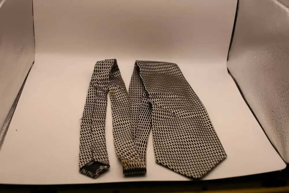 Avanzini Handmade in Italy 100% Silk Geometric Pattern Tie